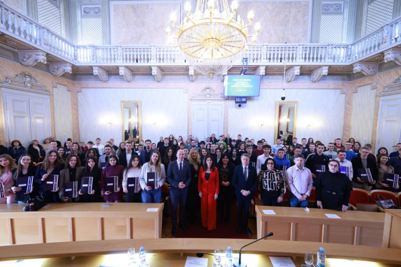 Županija dodijelila stipendije za 171 učenika i studenata